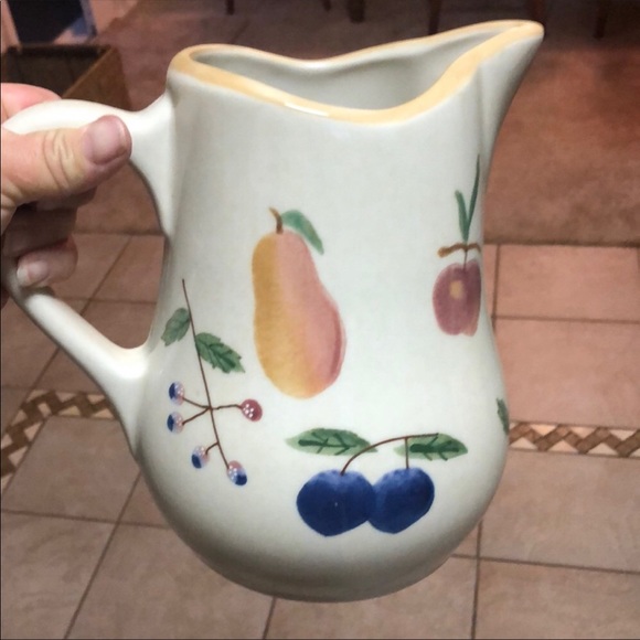 longaberger “ Fruit. Medley” Large pitcher - Picture 4 of 8